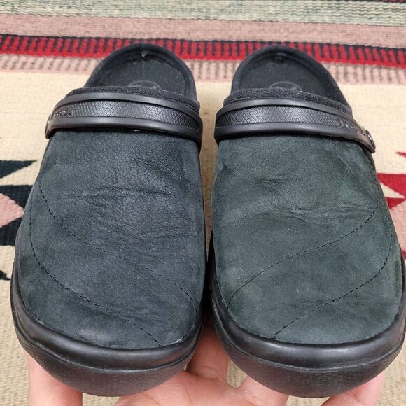 Crocs Wrapped Clogs Sz 7 Black Suede Slip On Mule Shoes Comfort Warm 10971 - Picture 3 of 9